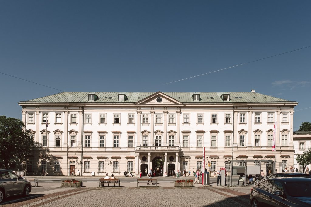 Das Schloss Mirabell in Salzburg als Gesamtaufnahme.