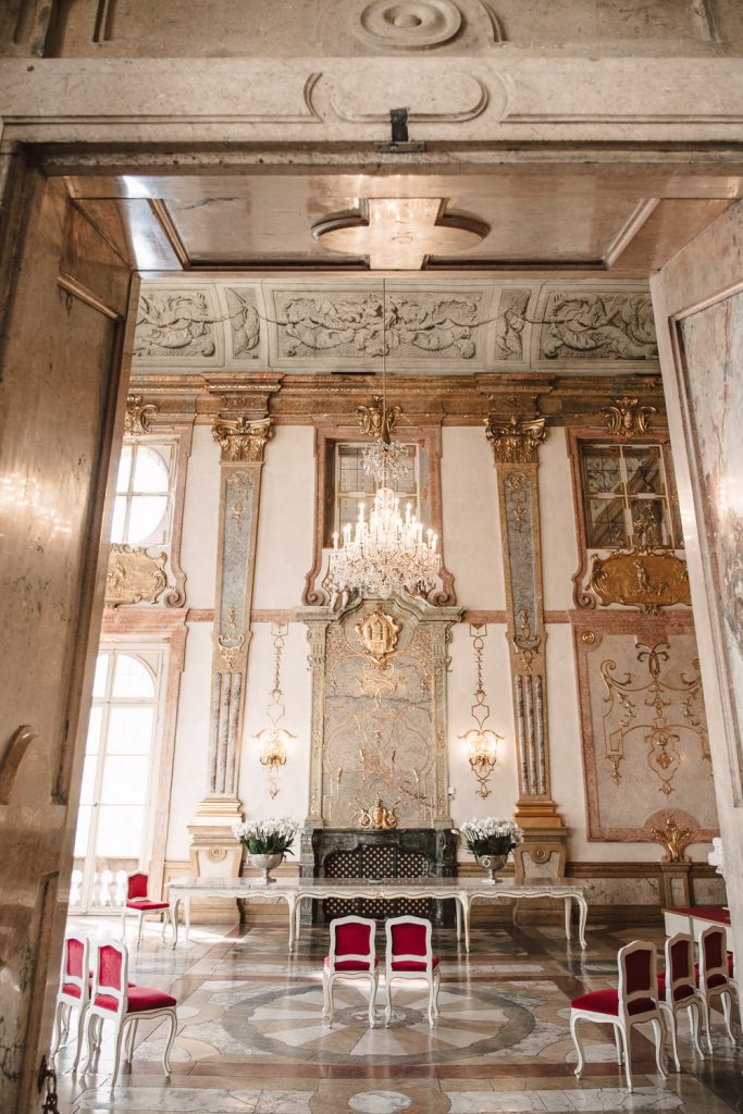 Der Trauungssaal leer fotografiert.